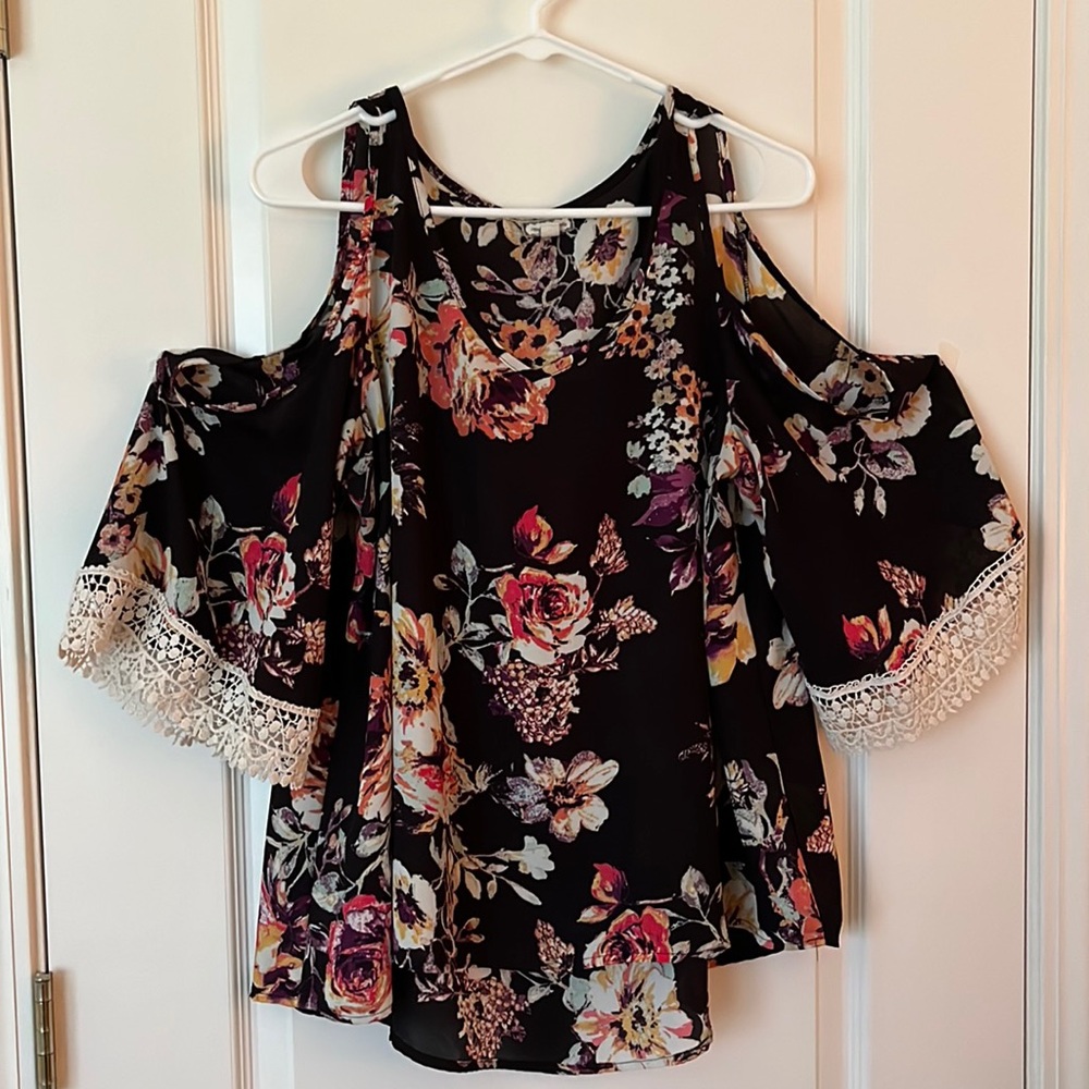 Eyeofadew Women’s Floral Colorful Top w/Black w/Flowy Sleeves Cut Out Shoulder-L